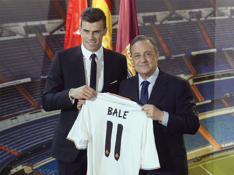 new signing gareth bale poses with his jersey next to real madrid president florentino perez at the santiago bernabeu stadium at his unveiling yesterday photo afp