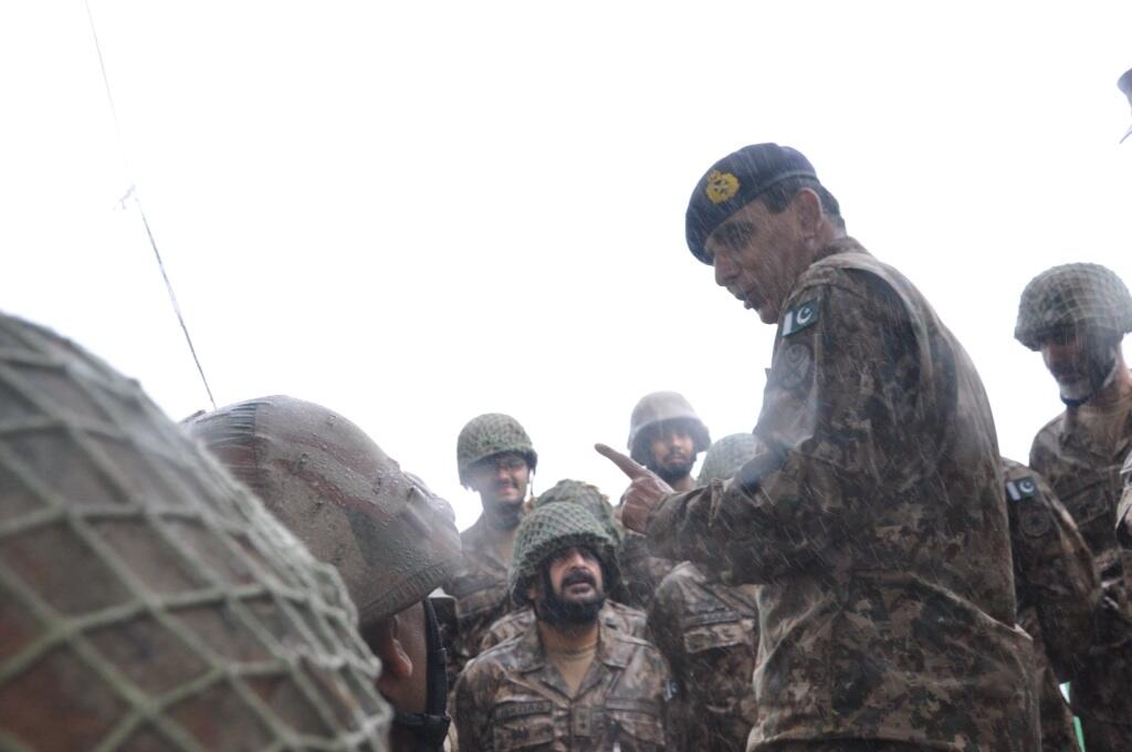 general asfhaq kayani on his vist to the loc photo asim bajwa