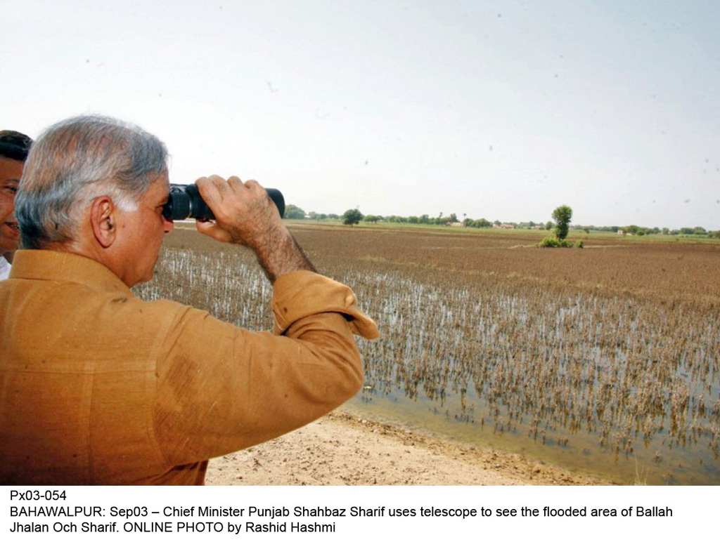 the chief minister visited seetpur and uch sharif areas devastated due to breaches in two major dykes photo online