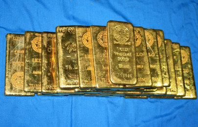nepal s smugglers cash in on india s love of gold