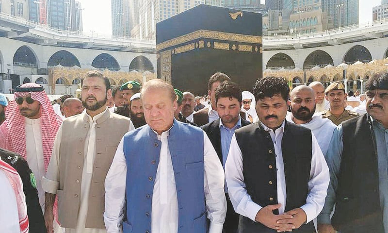 Nawaz arrives in Makkah on his journey back | The Express Tribune