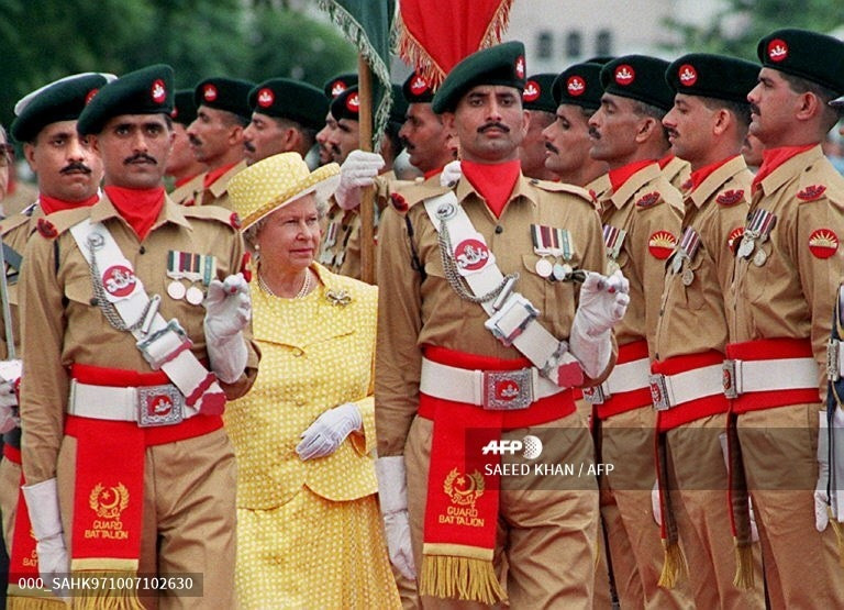 did queen visit pakistan