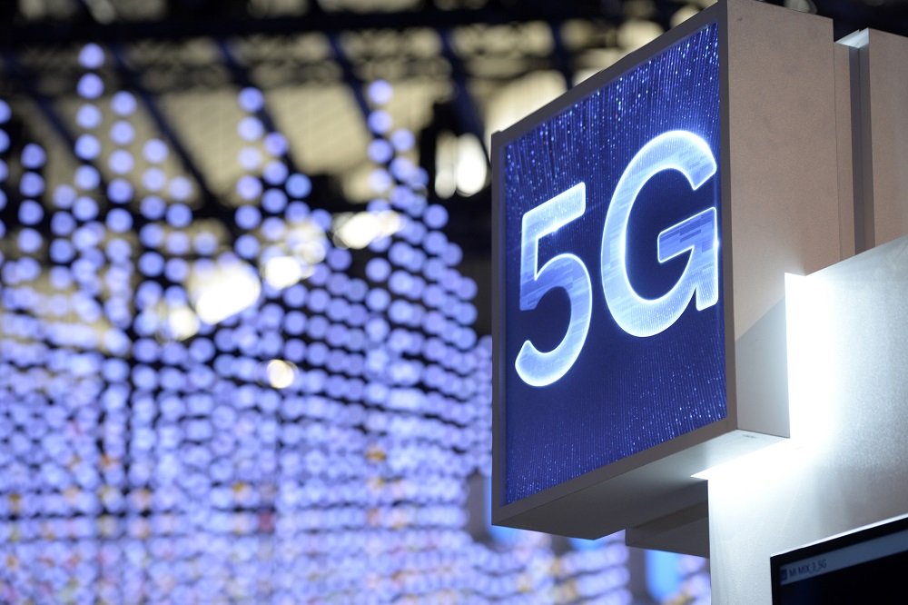 deploying 5g will lead to spike in co2 emissions french climate council warns