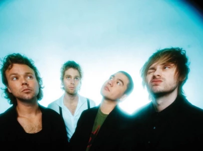 5 seconds of summer reunite in viral tiktok performance