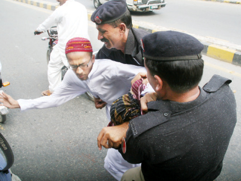 police arrested hundreds of aswj workers and sealed nasser bagh photo shafiq malik express