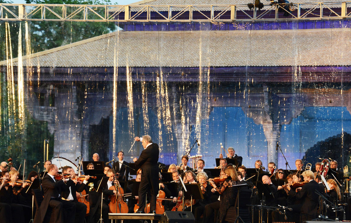 indian born conductor zubin mehat c directs performers during the ehaas kashmir music concert in srinagar on september 7 2013 photo afp