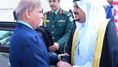 his royal highness prince mohammed bin abdulrehman bin abdulaziz deputy governor of riyadh province welcoming the prime minister shehbaz sharif upon arrival at king khalid international airport riyadh photo govtofpakistan x