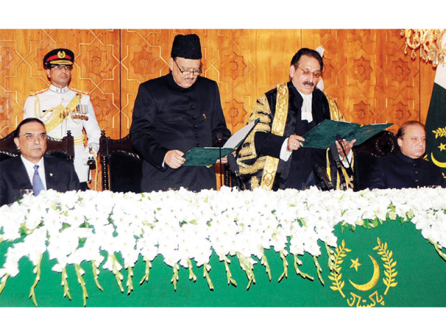 flanked by prime minister nawaz sharif and outgoing president asif ali zardari president mamnoon hussain takes oath from chief justice iftikhar muhammad chaudhry at the aiwan e sadr photo app flanked by prime minister nawaz sharif and outgoing president asif ali zardari president mamnoon hussain takes oath from chief justice iftikhar muhammad chaudhry at the aiwan e sadr photo app