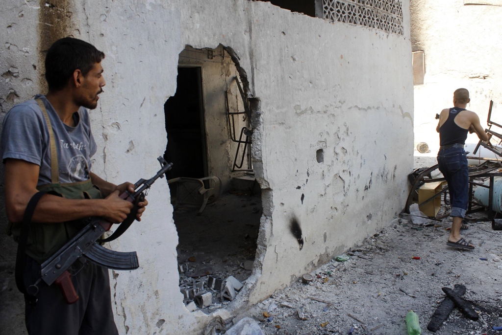 free syrian army fighters take positions in the old city of aleppo september 2 2013 photo reuters