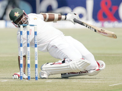 1st test zimbabwe stumble after century stand