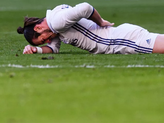 madrid spain november 06 gareth bale of real madrid lies injured on the pitch during their la liga match between real madrid and deportivo leganes at the estadio santiago bernab u on 06 november 2016 in madrid spain photo getty madrid spain november 06 gareth bale of real madrid lies injured on the pitch during their la liga match between real madrid and deportivo leganes at the estadio santiago bernab u on 06 november 2016 in madrid spain photo getty