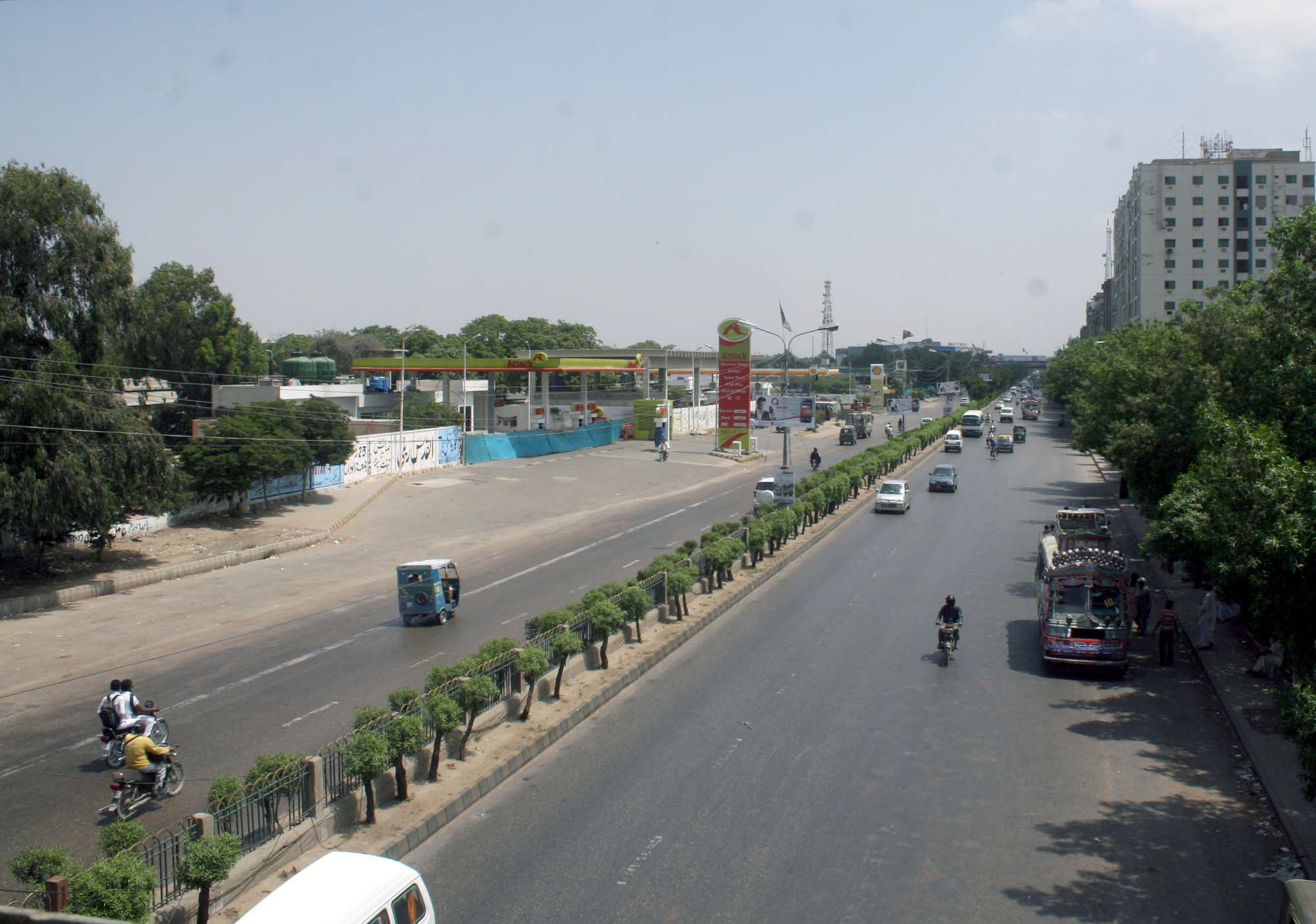 shahrah e faisal seen deserted after unannounced protests following the arrest of former mqm mpa sindh assembly nadeem hashmi photo ppi