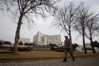 stalled process govt wins one week reprieve for nab chief stalled process govt wins one week reprieve for nab chief