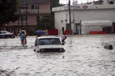 hurricane tropical storm combine to kill 21 in mexico