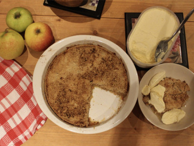 with its lingering scent of cinnamon and fresh sweet apples this easy apple crumble is the perfect winter fix with its lingering scent of cinnamon and fresh sweet apples this easy apple crumble is the perfect winter fix