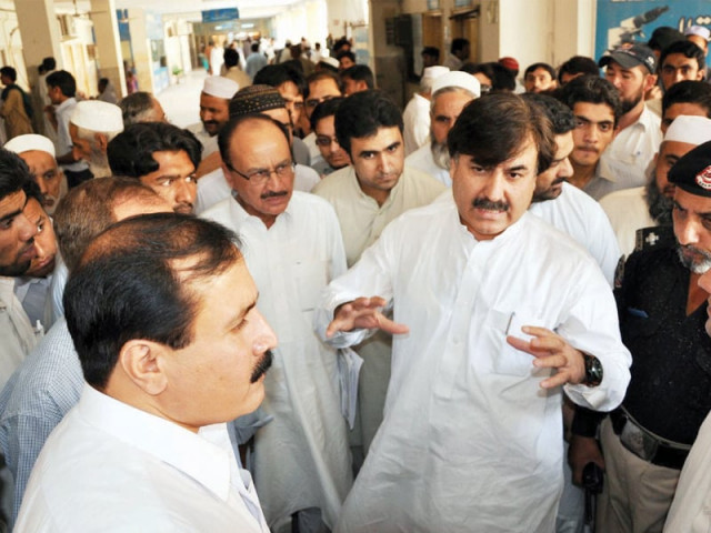 k p minister of health shaukat yousafzai talks to doctors in the outpatient department at the lady reading hospital photo inp k p minister of health shaukat yousafzai talks to doctors in the outpatient department at the lady reading hospital photo inp