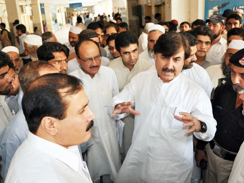 k p minister of health shaukat yousafzai talks to doctors in the outpatient department at the lady reading hospital photo inp k p minister of health shaukat yousafzai talks to doctors in the outpatient department at the lady reading hospital photo inp