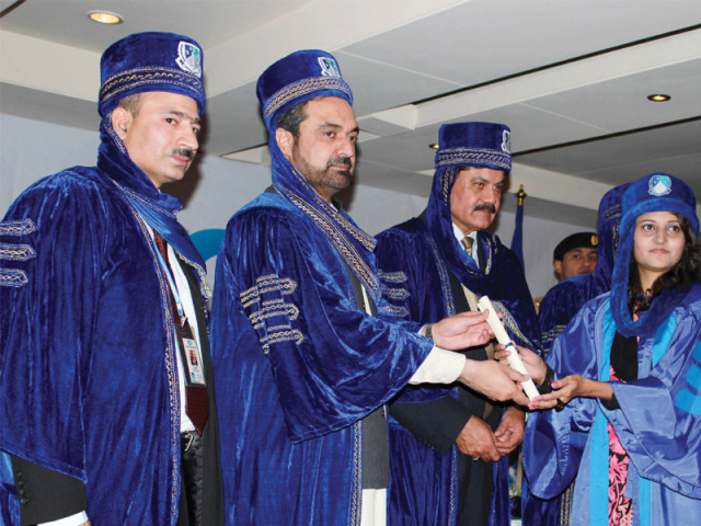 governor shaukatullah khan conferred degrees to 100 graduating students photo muhammad iqbal express governor shaukatullah khan conferred degrees to 100 graduating students photo muhammad iqbal express
