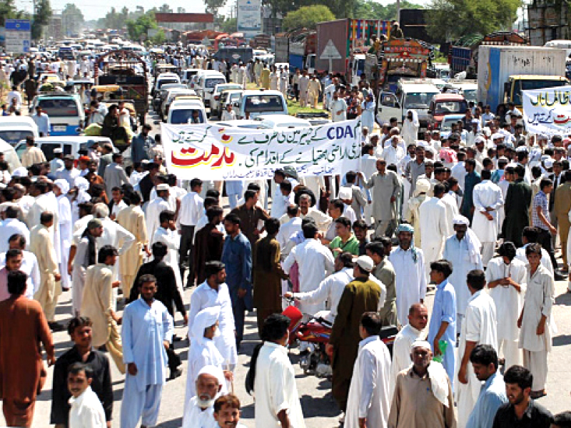 protesters lashed out at cda for selling their land at throwaway prices photo nni