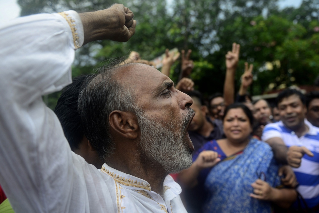 bangladeshi social activists shout slogans in dhaka on september 17 2013 after a verdict was delivered against abdul quader molla the fourth highest leader of the jamaat e islami party photo afp