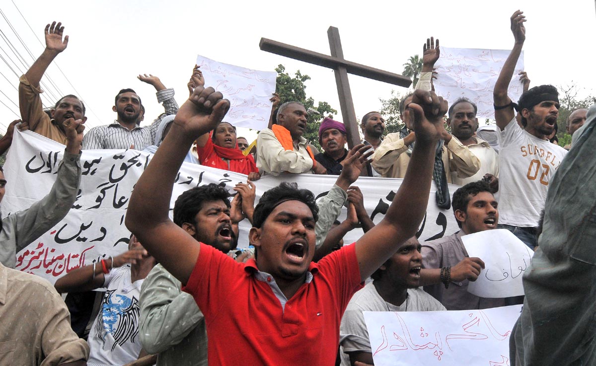 lahore pakistani christians protesting against the blast photo afp