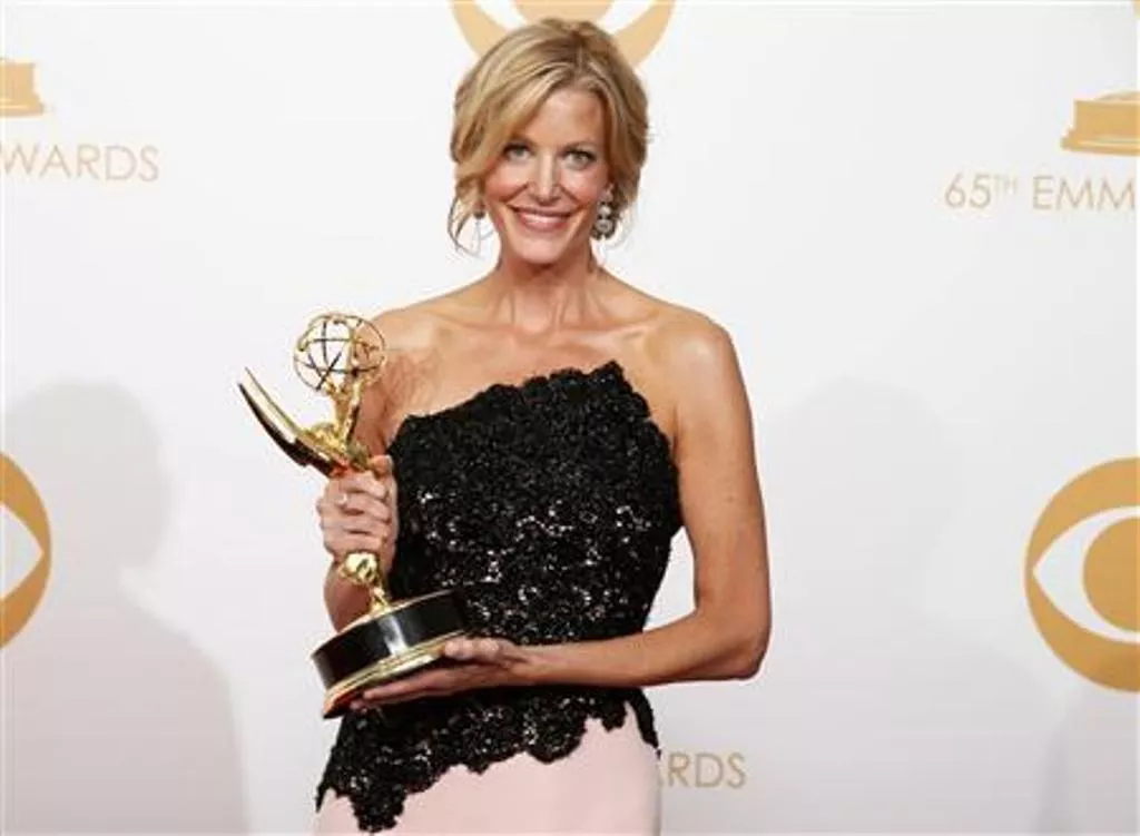 actress anna gunn from amc 039 s series 039 breaking bad 039 039 poses backstage with her award for outstanding supporting actress in a drama series at the 65th primetime emmy awards in los angeles september 22 2013 photo reuters actress anna gunn from amc 039 s series 039 breaking bad 039 039 poses backstage with her award for outstanding supporting actress in a drama series at the 65th primetime emmy awards in los angeles september 22 2013 photo reuters