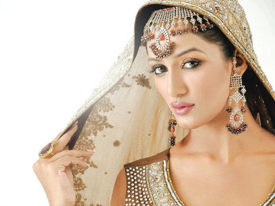 mathira the new cross border item queen