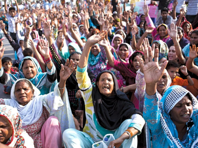 several protesters vowed to continue to sit in at the d chowk overnight to record their protest photo online inp myra iqbal express several protesters vowed to continue to sit in at the d chowk overnight to record their protest photo online inp myra iqbal express