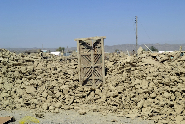 the rubble of a house is seen after it collapsed following the quake in the town of awaran southwestern pakistani province of baluchistan september 25 2013 photo reuters