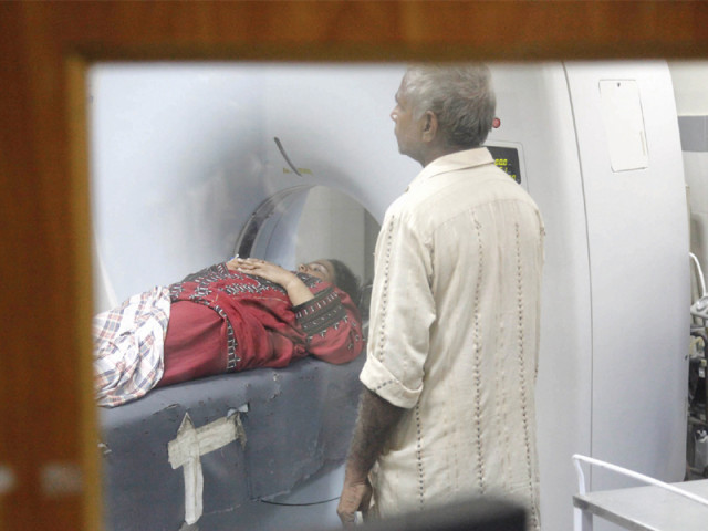 a female survivor of the balochistan earthquakes undergoes mri at civil hospital four patients have been brought into the facility photo athar khan express a female survivor of the balochistan earthquakes undergoes mri at civil hospital four patients have been brought into the facility photo athar khan express