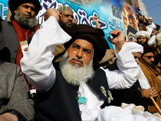 khadim hussain rizvi c leader of tehrik e labaik pakistan political party raises his arms as supporters chant slogans at their protest site at faizabad junction in islamabad pakistan on november 27 2017 photo reuters