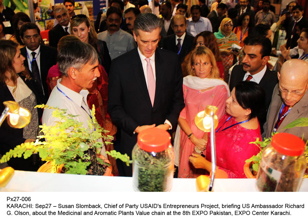 susan slomback chief of party usaid 039 s entrepreneurs projects briefing the us ambassador richard olson about the medicinal and aromatic plants value chain at the 8th expo pakistan photo online