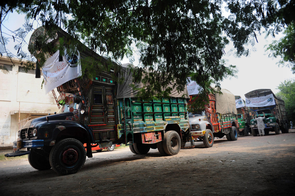 the national disaster management authority ndma says it has dispatched 25 000 tents and 6 000 blankets to the affected areas as more than 100 000 people made homeless by the quake face a third day in scorching heat photo afp