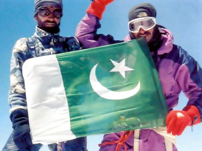 ain t no mountain high enough a national hero still awaits promised awards