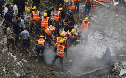 mumbai collapse death toll climbs to 60 as search ends