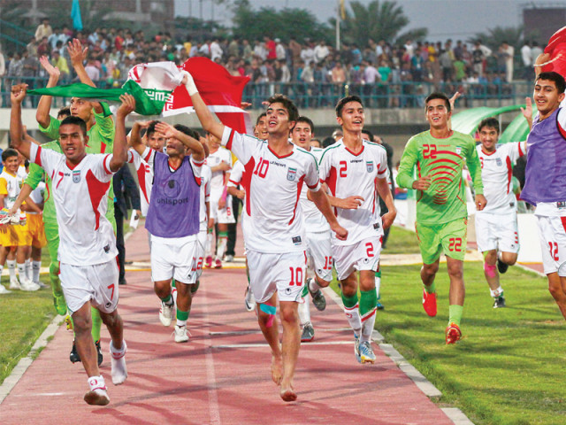 the jubilant iran team took a lap of honour after its win over the uae at the punjab stadium in lahore yesterday photo shafiq malik express the jubilant iran team took a lap of honour after its win over the uae at the punjab stadium in lahore yesterday photo shafiq malik express
