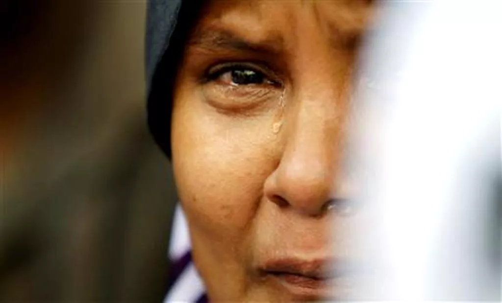clashes between buddhists and muslims have killed at least 237 people left more than 150 000 homeless since june 2012 photo reuters clashes between buddhists and muslims have killed at least 237 people left more than 150 000 homeless since june 2012 photo reuters