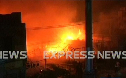 fire engulfs over two dozen shops in lahore s landa bazaar