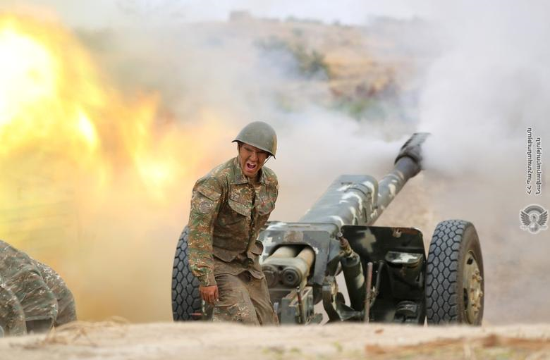 an armenian soldier fires an artillery piece during fighting with azerbaijan s forces in the breakaway region of nagorno karabakh september 29 2020 photo reuters file