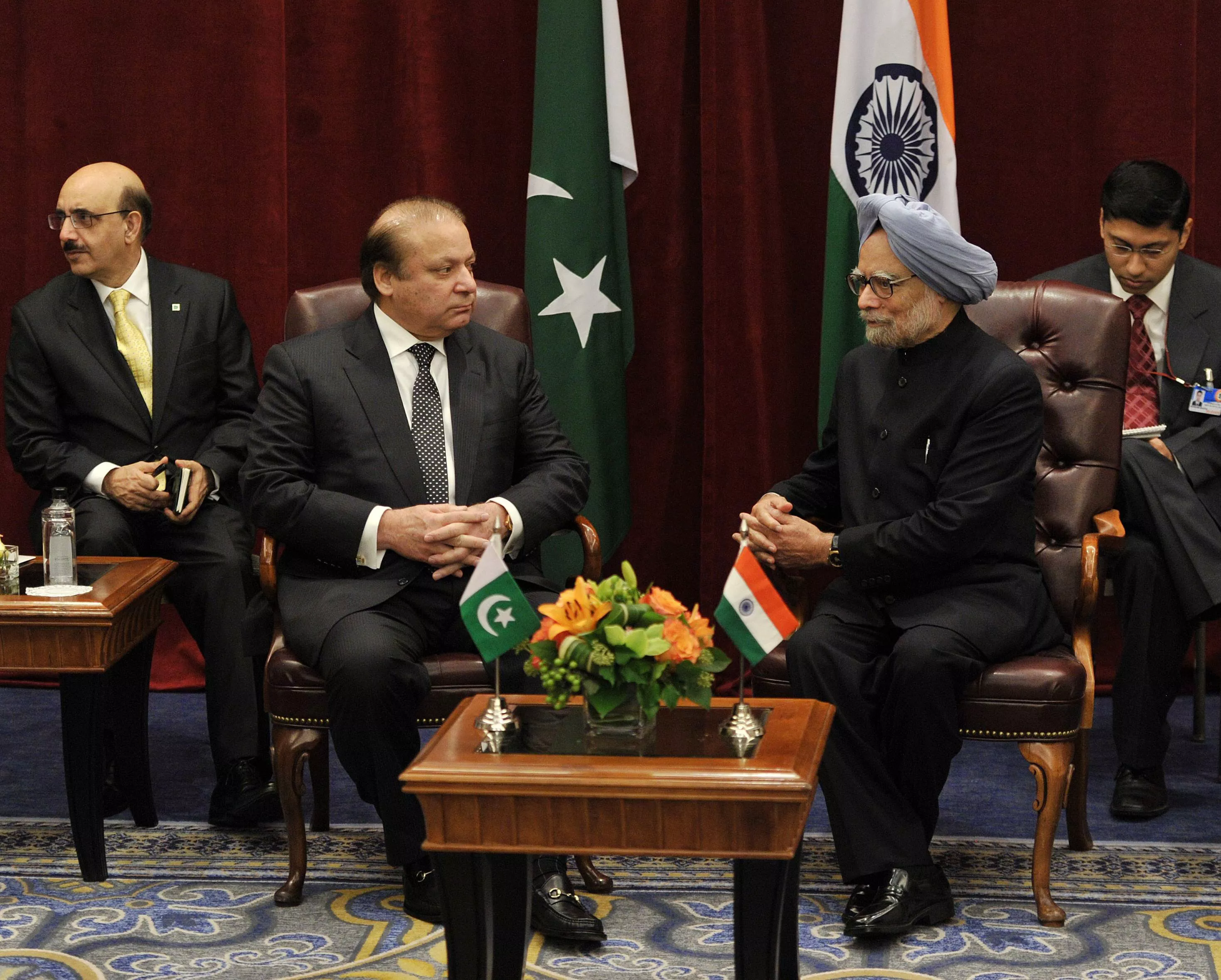 prime minister nawaz sharif during his meeting with manmohan singh proposed the immediate resumption of composite dialogues photo afp prime minister nawaz sharif during his meeting with manmohan singh proposed the immediate resumption of composite dialogues photo afp