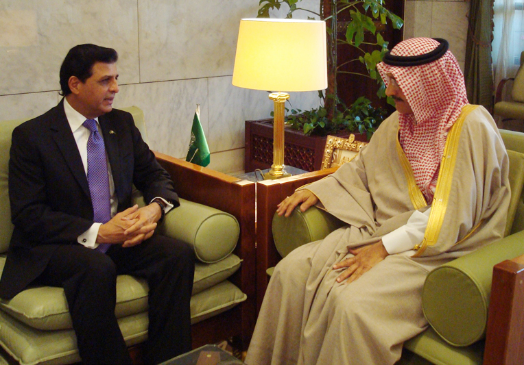 pakistani ambassador muhammad naeem khan pictured in a meeting with prince khalid bin bandar in riyadh on march 5 2013 photo press information dept