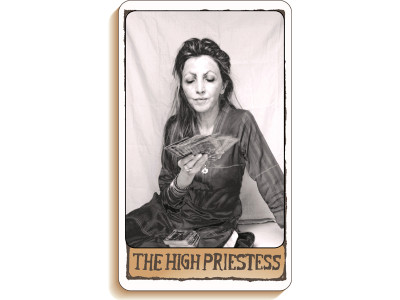 tarot card read the high priestess sits not in judgement
