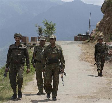 some 30 to 40 heavily armed fighters have crossed the loc in the keran sector says lieutenant general gurmit singh photo afp