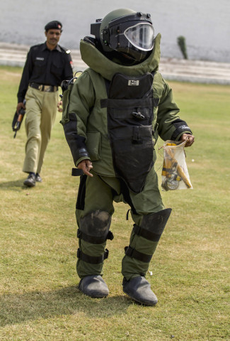 a technician from pakistan 039 s top bomb disposal unit walks after a demonstration at the unit 039 s headquarters in peshawar photo reuters a technician from pakistan 039 s top bomb disposal unit walks after a demonstration at the unit 039 s headquarters in peshawar photo reuters