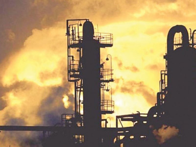 jailed british tycoon fights for stake in pakistan refinery