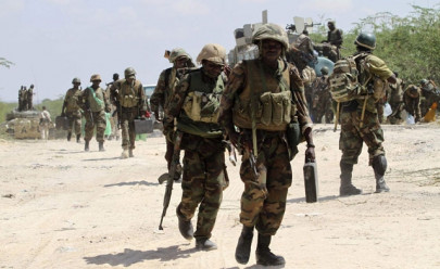 somali militants say western forces attack coastal base from beach