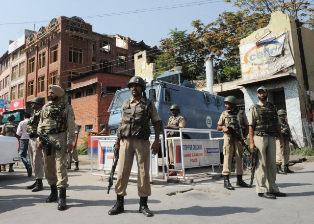 indian paramilitary troopers stand guard in srinagar on october 5 2013 photo afp indian paramilitary troopers stand guard in srinagar on october 5 2013 photo afp