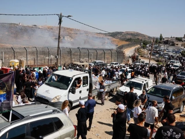 israeli druze gather near the ceasefire line between the israeli occupied golan heights and syria amid the ongoing conflict in the druze areas in syria in majdal shams july 16 2025 photo reuters israeli druze gather near the ceasefire line between the israeli occupied golan heights and syria amid the ongoing conflict in the druze areas in syria in majdal shams july 16 2025 photo reuters