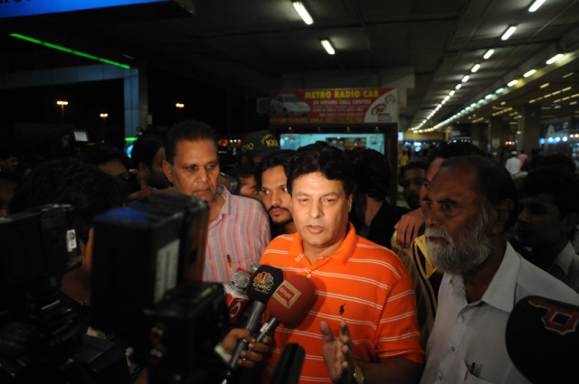 passengers of the pia airbus a 310 talking to the media after the aircraft made an emergency landing photo express mohammad noman passengers of the pia airbus a 310 talking to the media after the aircraft made an emergency landing photo express mohammad noman