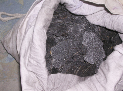 outsmarted lured by swindlers traders find fool s gold outsmarted lured by swindlers traders find fool s gold